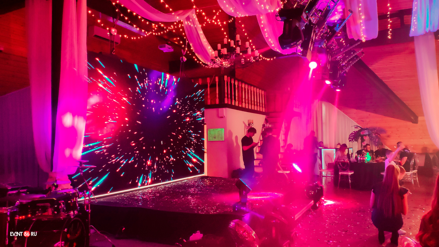 <span style="font-weight: bold;">Светодиодный экран 4,5м*2,5м</span>